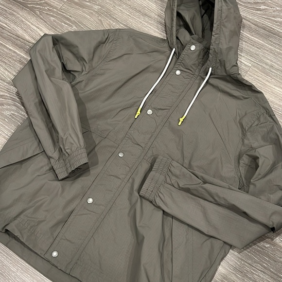 Goodfellow&co rain jacket. Size XL. Tan - Picture 2 of 4